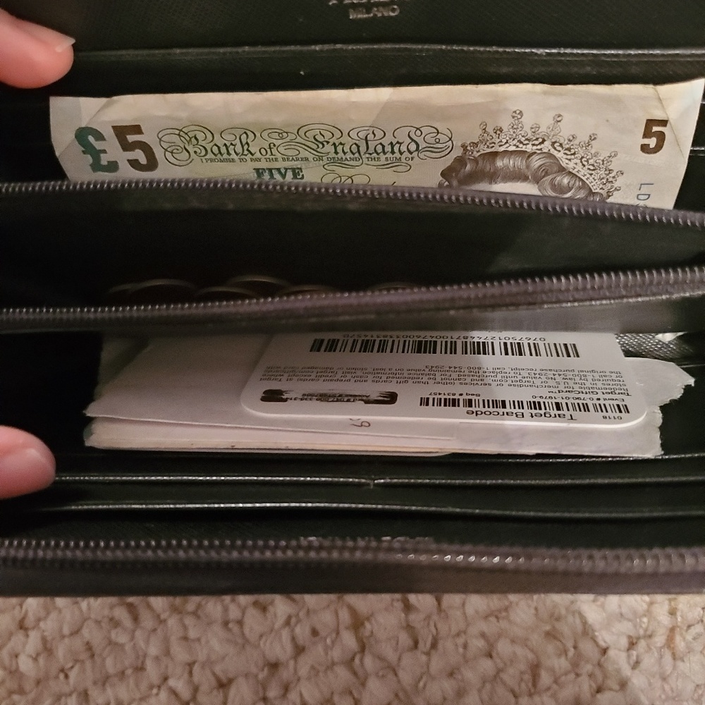 Prada Wallet - Picture 8 of 8